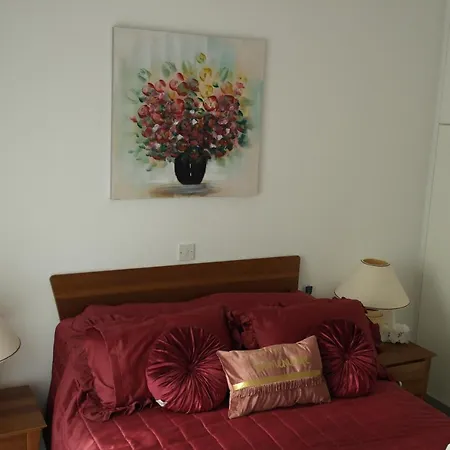 Maya's - Complimentary Airport Transport *