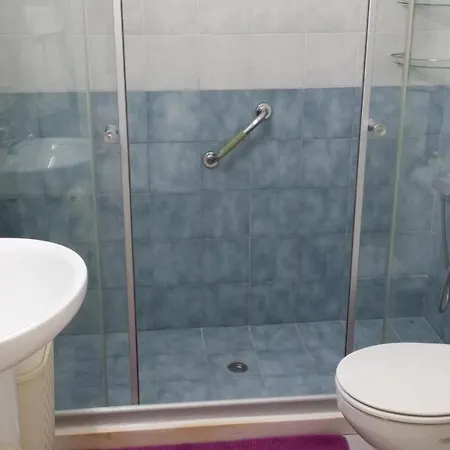 Maya's - Complimentary Airport Transport *