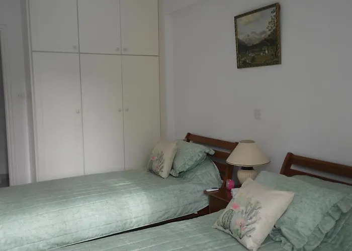 Maya's - Complimentary Airport Transport