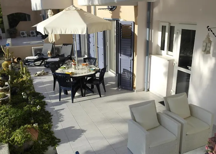 Maya's - Complimentary Airport Transport Paphos